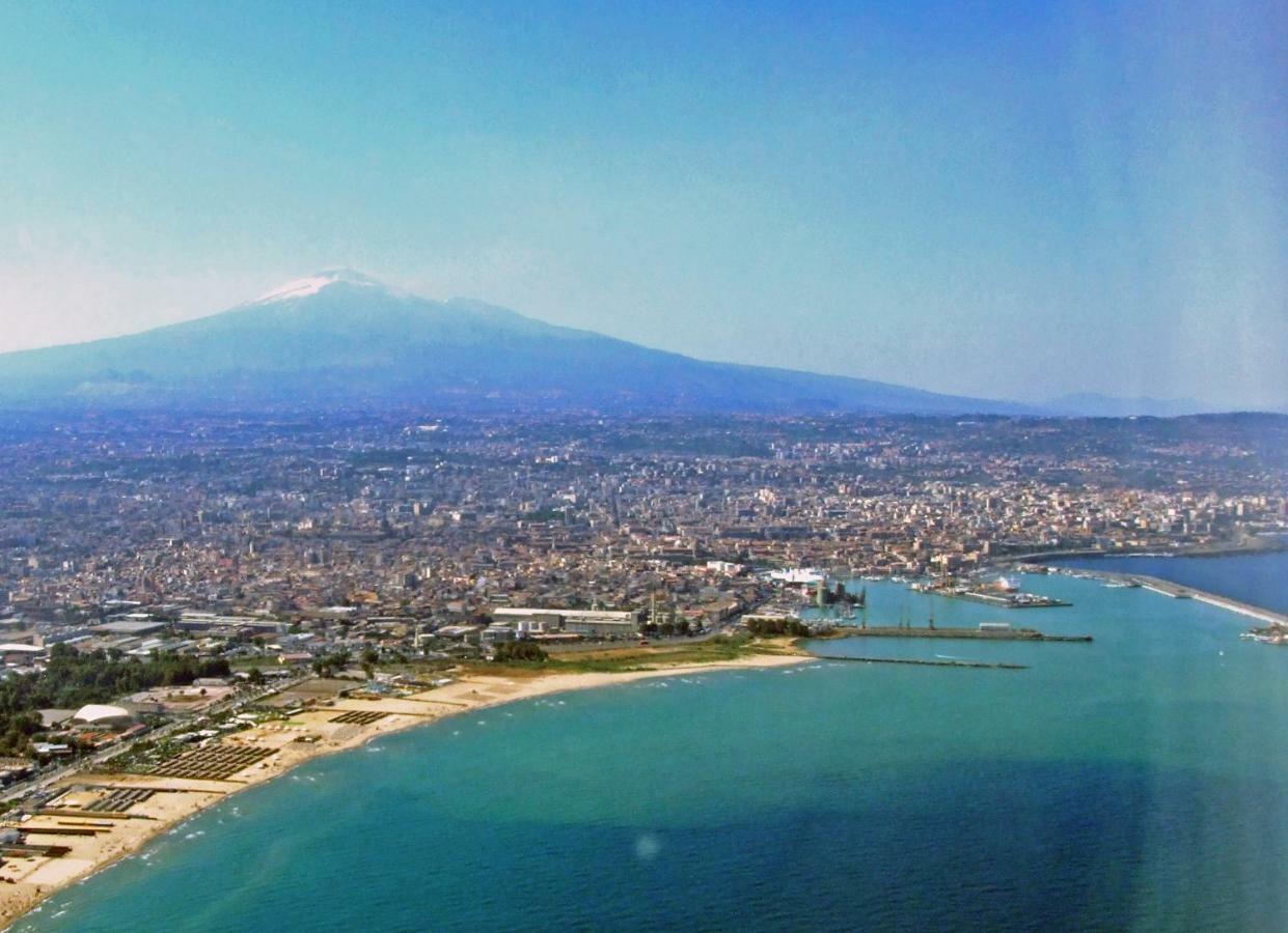 Holiday House da Carlo Aeroporto di Catania Fontana Rossa Esterno foto