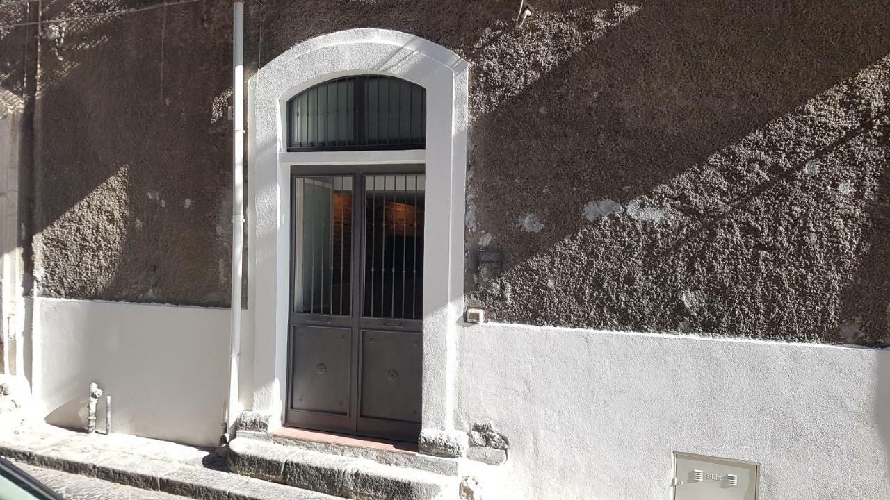 Holiday House da Carlo Aeroporto di Catania Fontana Rossa Esterno foto